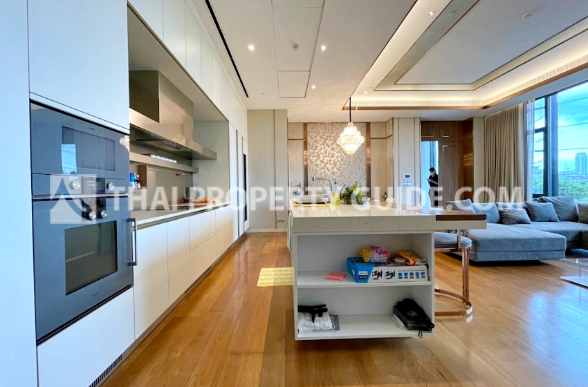 Condominium in Ploenchit 